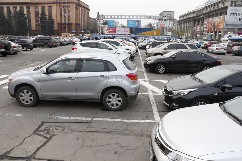 В Днепре на 2 дня закроют парковку напротив ЦУМа: причины. Новости Днепра