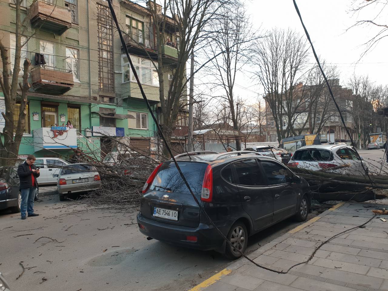 Ветреный Днепр: что "натворили" ураганы за прошедшую ночь. Новости Днепра