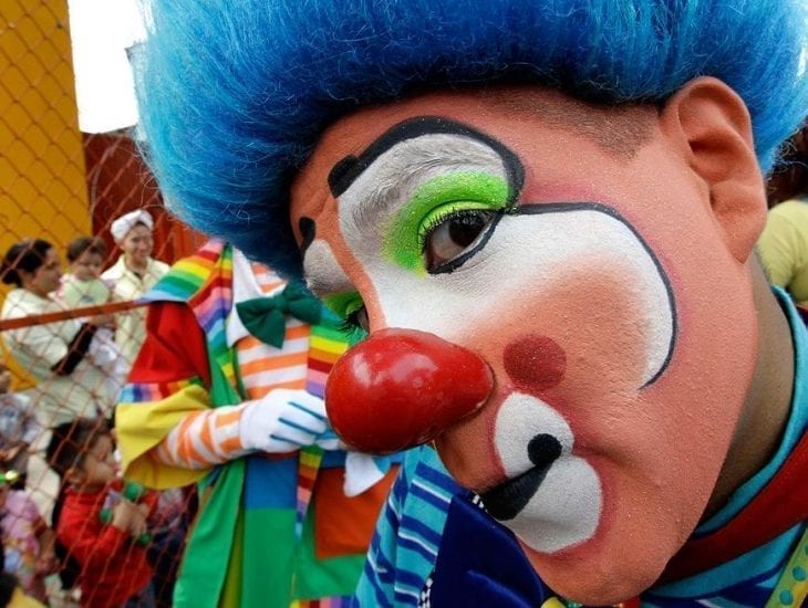 Парад больничных клоунов в Днепре: море позитива и смешные носики. Новости Днепра