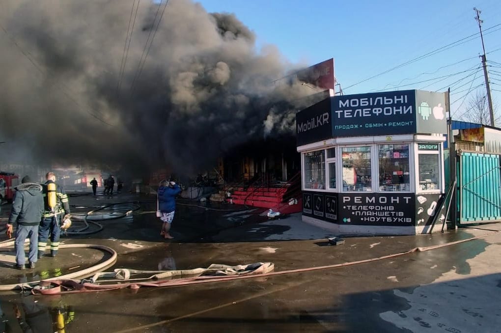 Адское воскресенье: в Кривом Роге спасатели тушили сильный пожар. Новости Днепра