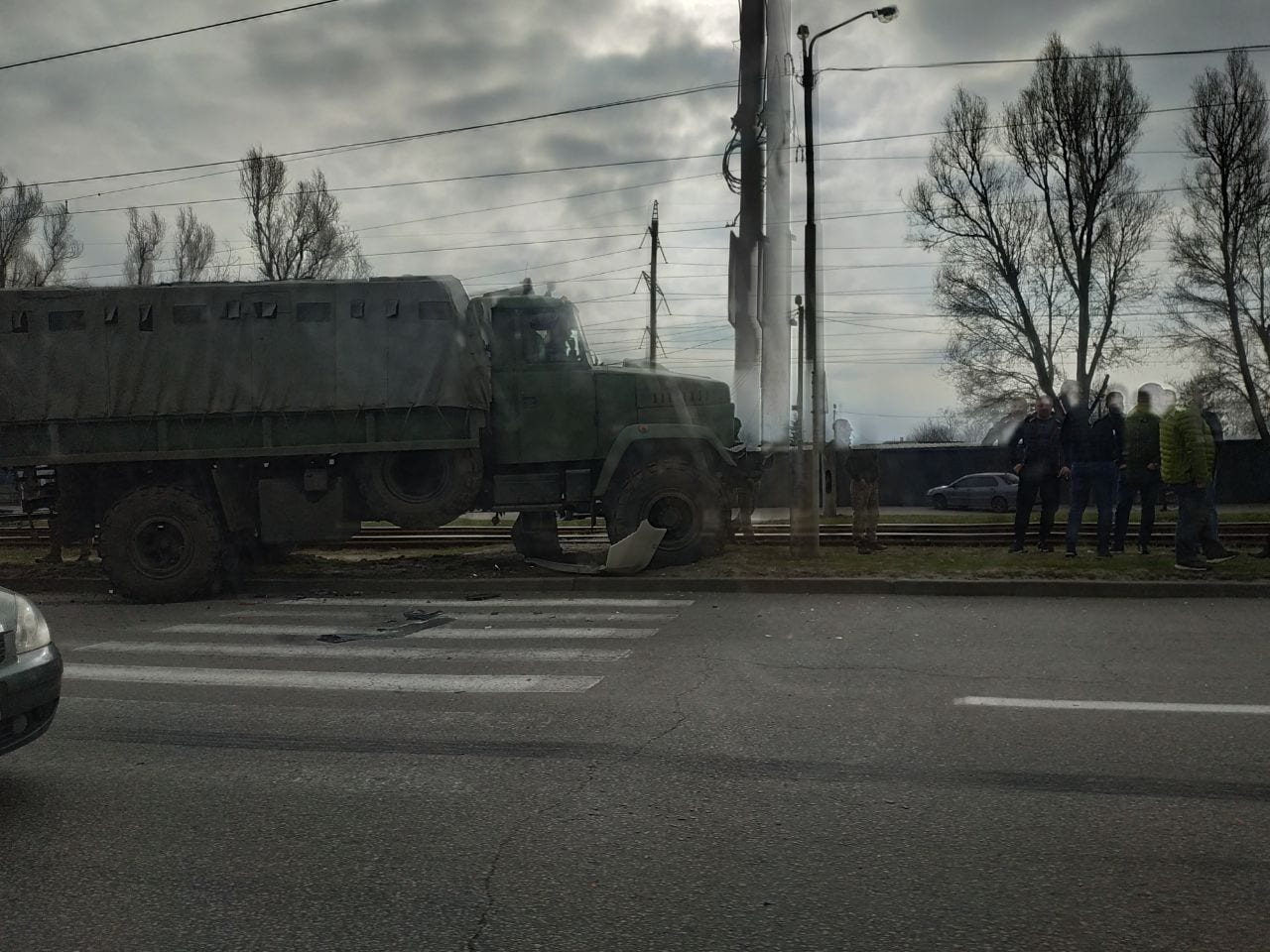 ДТП на Донецком шоссе: военный грузовик столкнулся с внедорожником (ФОТО). Новости Днепра