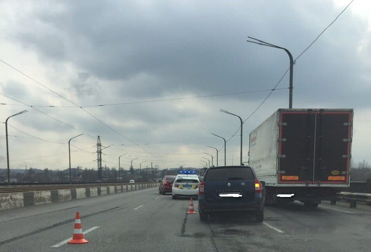 ДТП на Кайдакском мосту: в сторону правого берега образовалась пробка (ФОТО). Новости Днепра