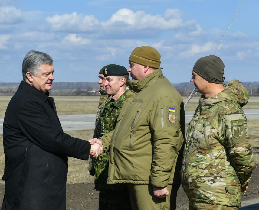 Порошенко передал крупную партию вооружения украинским военным. Новости Днепра