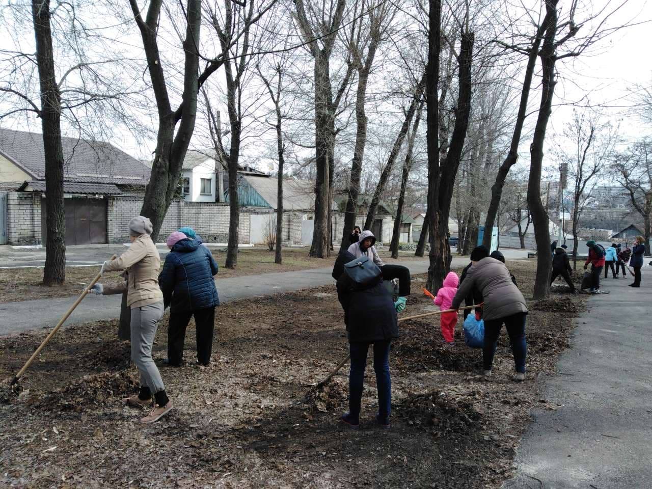 Погода не помеха: днепряне вышли на субботник. Новости Днепра