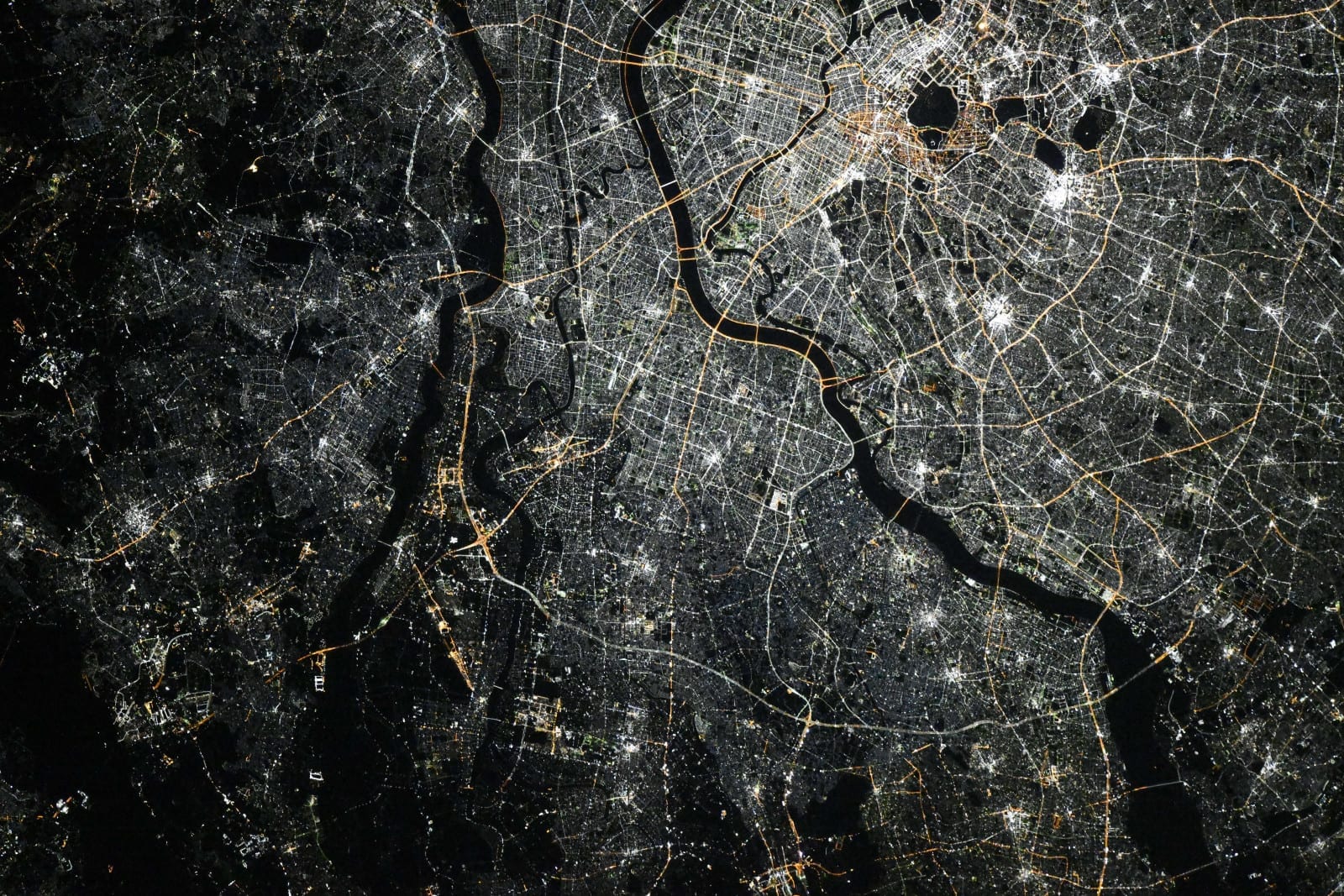 Огни Днепра с Земной орбиты: уникальные фотографии ночных городов мира с борта космической станции. Новости Днепра