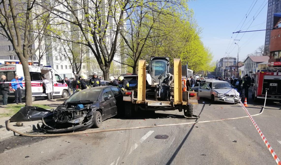 Массовое ДТП на пр. Поля в Днепре: подробности от полиции и спасателей. Новости Днепра