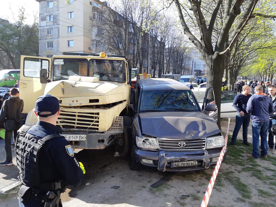 Серьезное ДТП по проспекту Поля в Днепре: движение парализовано. Новости Днепра