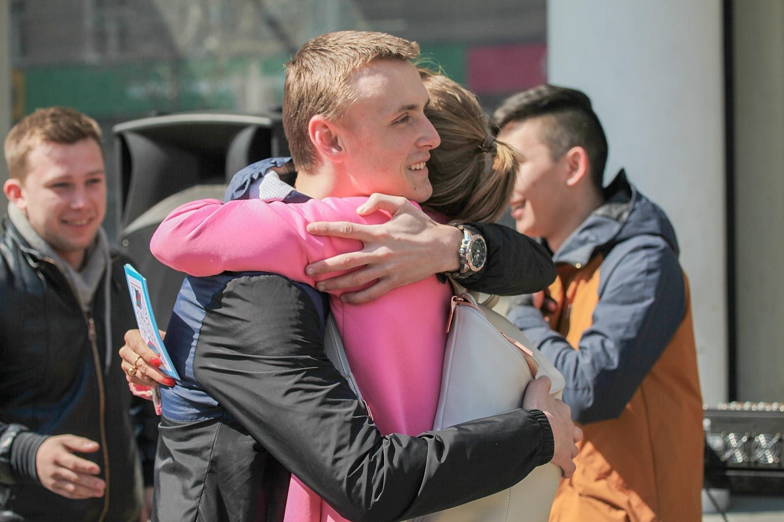 В центре Днепра обнимались незнакомцы: ищи себя на фото. Новости Днепра