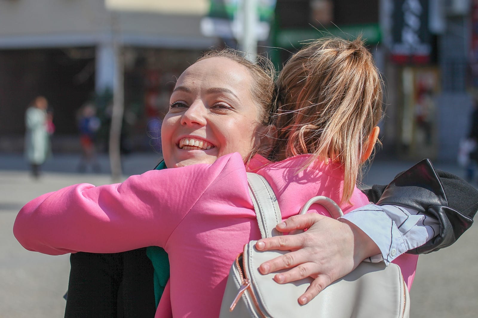 В центре Днепра обнимались незнакомцы: ищи себя на фото. Новости Днепра