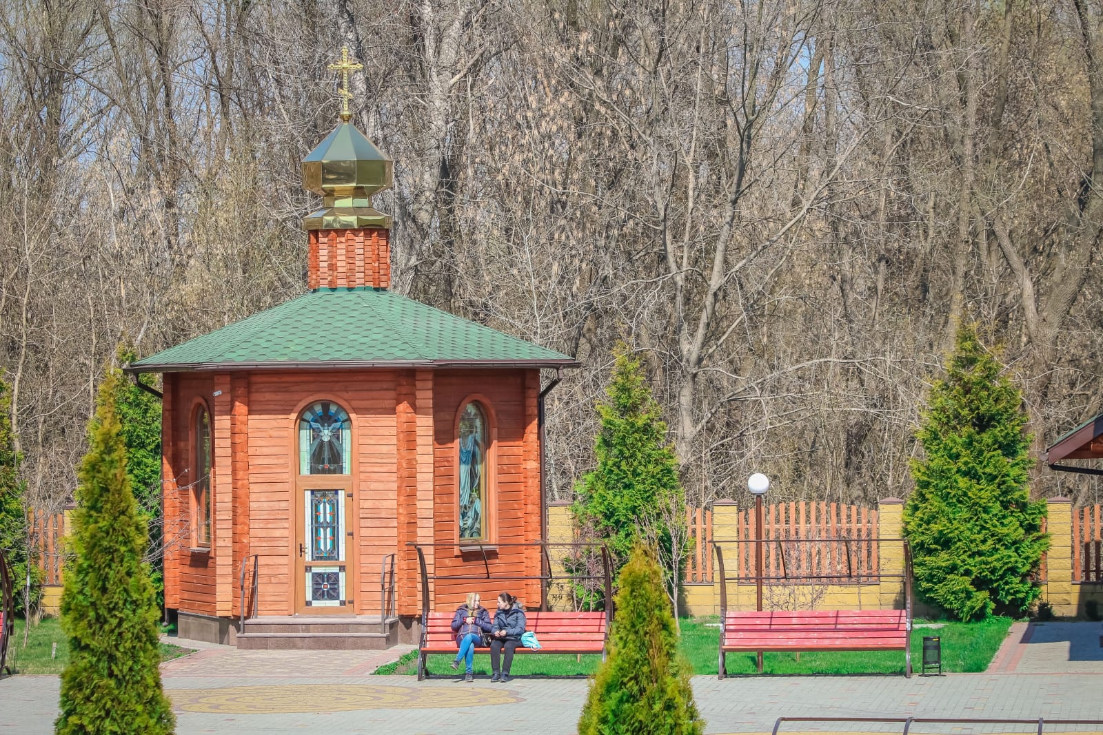 Сторінка у фейсбуці і багато молоді: як живе один з найкрасивіших храмів у Дніпрі. Новости Днепра