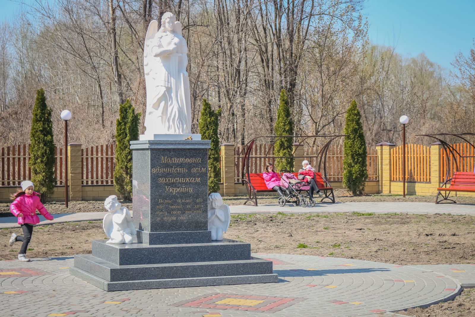 Сторінка у фейсбуці і багато молоді: як живе один з найкрасивіших храмів у Дніпрі. Новости Днепра