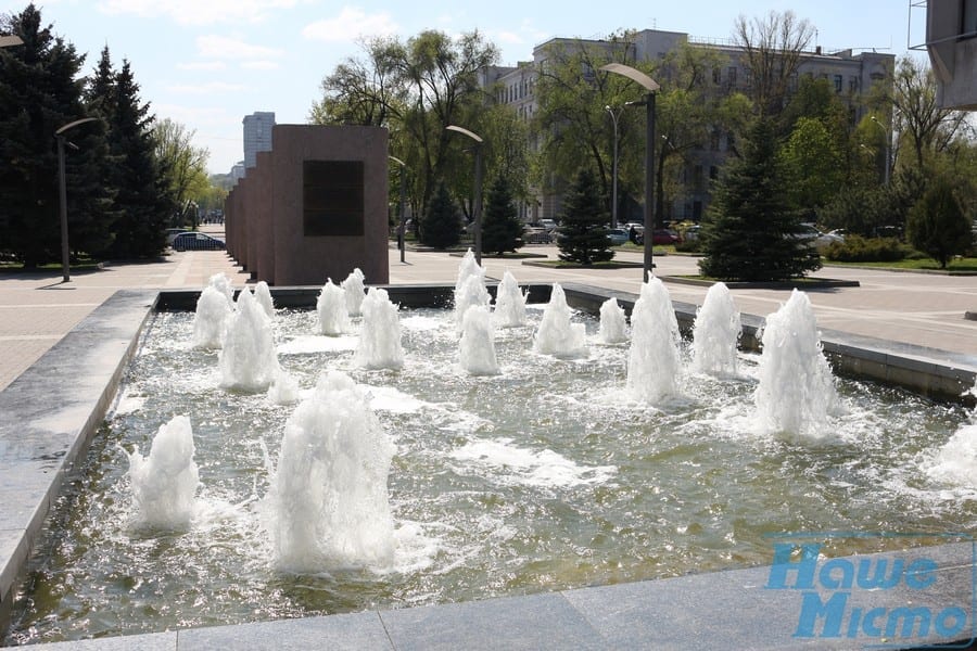 Пришла пора красивых селфи: в Днепре заработали фонтаны (Фото). Новости Днепра