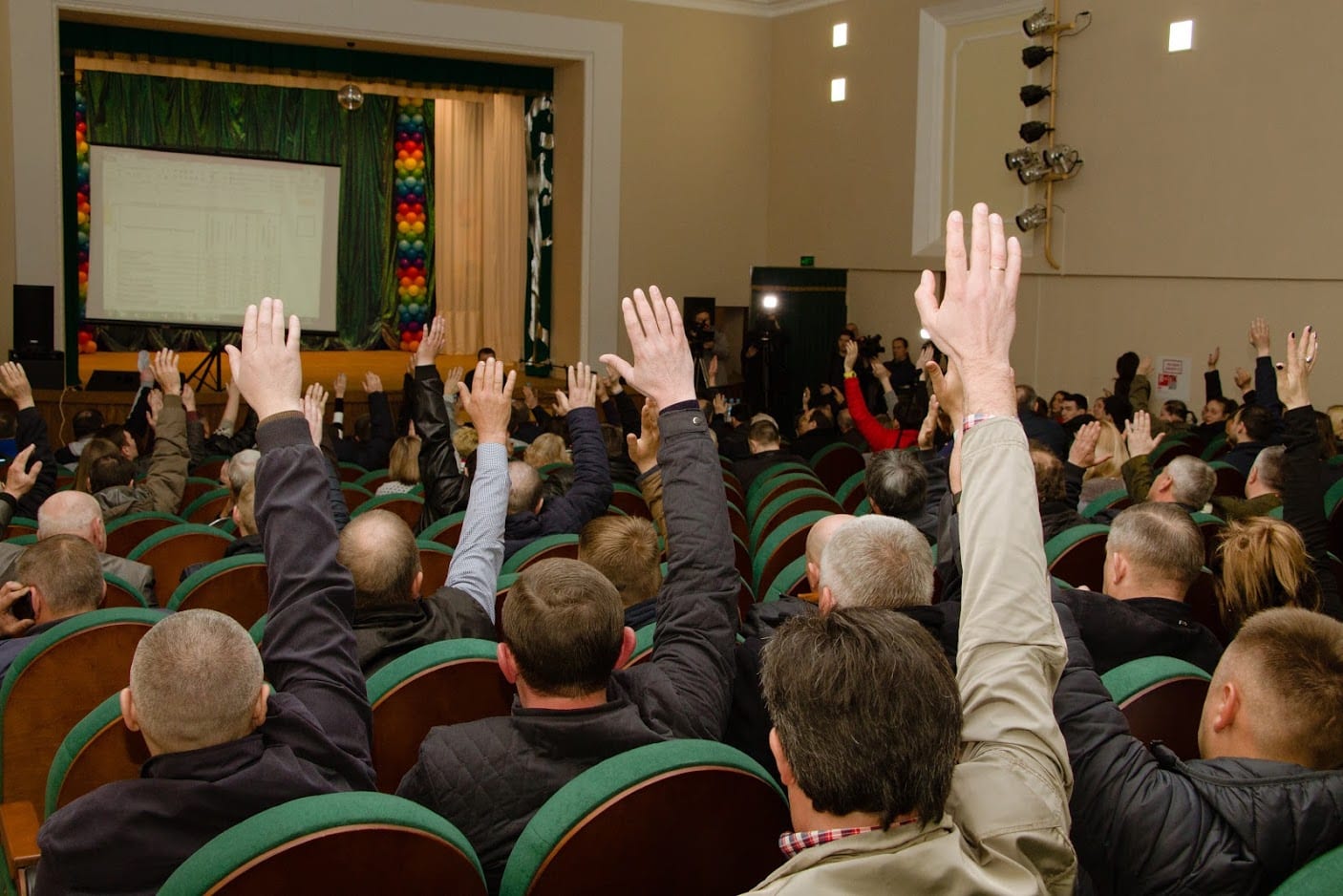 У Дніпрі провели громадські слухання щодо можливого збільшення вартості проїзду в маршрутках. Новости Днепра