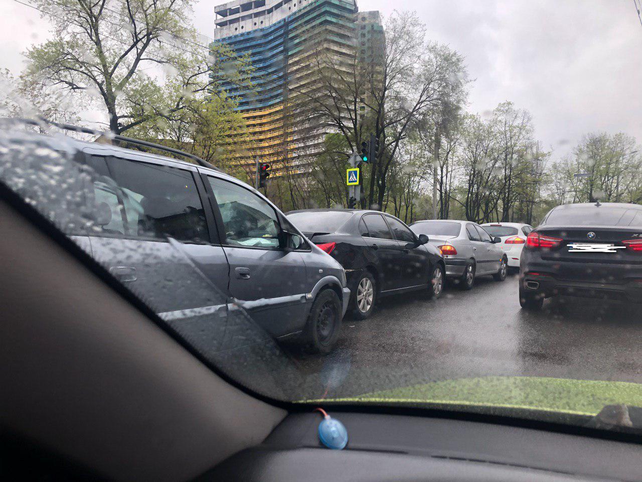 В центре Днепра на набережной массовое ДТП: образовалась огромная пробка (ФОТО). Новости Днепра