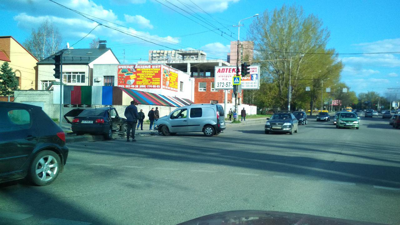 ДТП возле "Дафи" в Днепре: движение затруднено. Новости Днепра