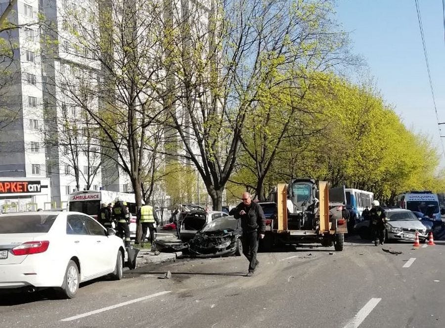 Серьезное ДТП по проспекту Поля в Днепре: движение парализовано. Новости Днепра