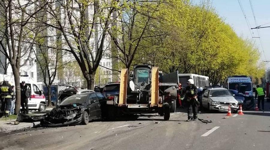 Серьезное ДТП по проспекту Поля в Днепре: движение парализовано. Новости Днепра