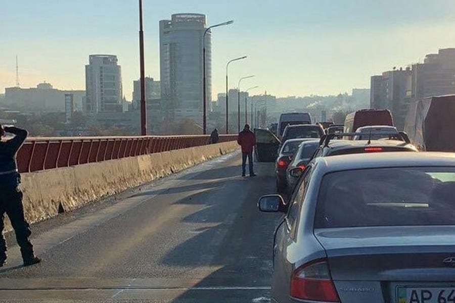 ДТП на Новом мосту Днепра: движение затруднено. Новости Днепра