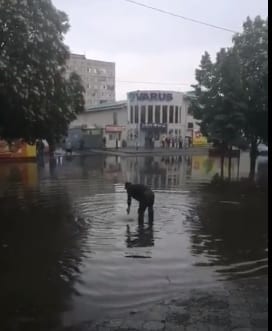 В Днепропетровской области затопило города: плавали и машины, и люди (Видео). Новости Днепра