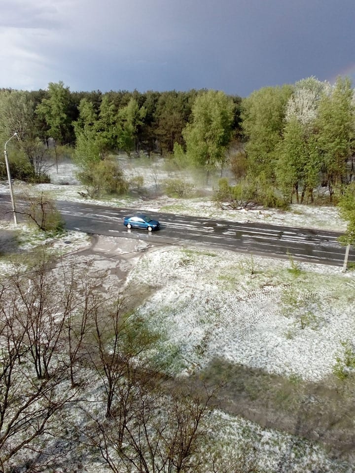 Под Днепром выпал сильнейший град: город превратился в ледник (Фото). Новости Днепра