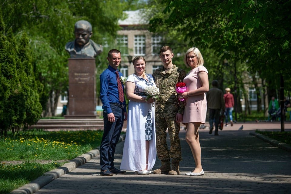 Их любовь зародилась на войне: бойцы днепровской бригады расписались в Авдеевке (Фото). Новости Днепра