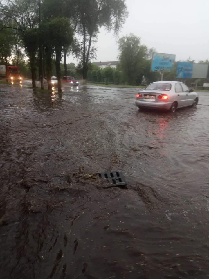 Венеция под Днепром: сильный ливень превратил улицы в реки (Фото). Новости Днепра