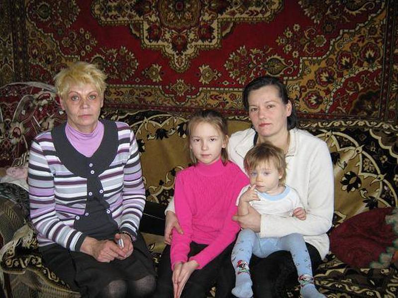 Хотела спасти внучку, а осталась без квартиры: под Днепром женщину с детьми выселяют из дома. Новости Днепра