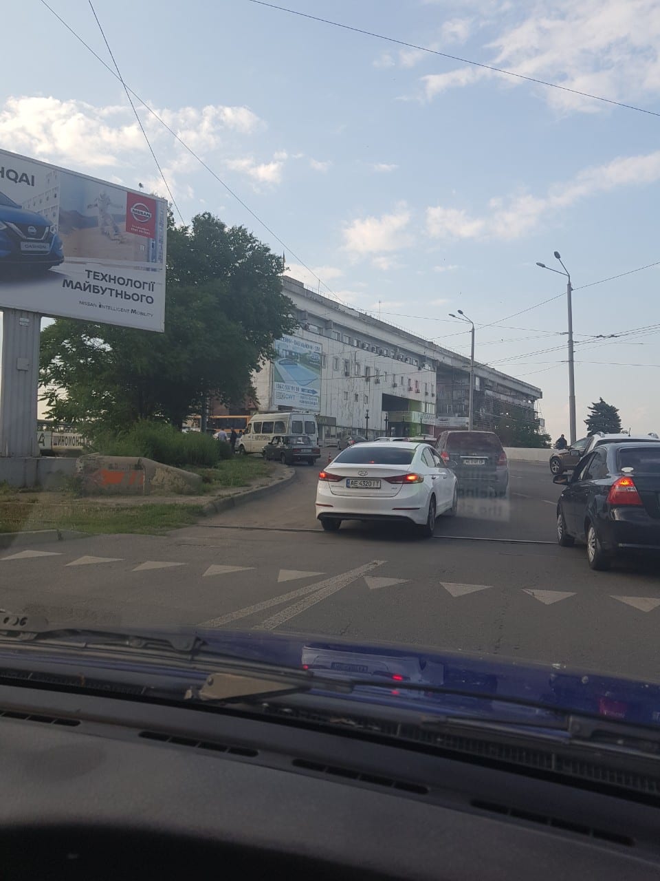 В Днепре в районе речпорта случилось ДТП: движение затруднено (фото). Новости Днепра