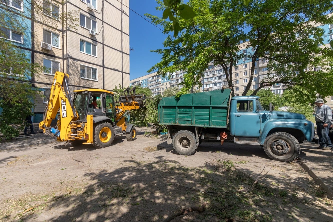 Простір чистоти: у Дніпрі мешканці багатоповерхівок об’єднують зусилля, щоб навести лад у своїх подвір’ях. Новости Днепра