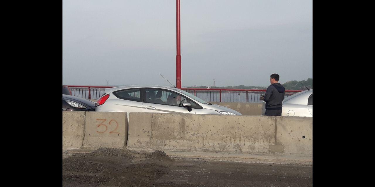 В Днепре на Новом мосту столкнулись 4 автомобиля (Фото). Новости Днепра