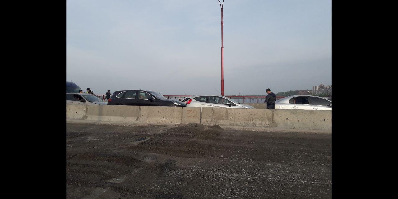 В Днепре на Новом мосту столкнулись 4 автомобиля (Фото). Новости Днепра