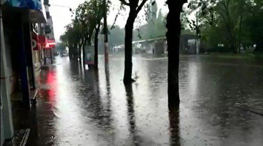 В Днепропетровской области затопило города: плавали и машины, и люди (Видео). Новости Днепра