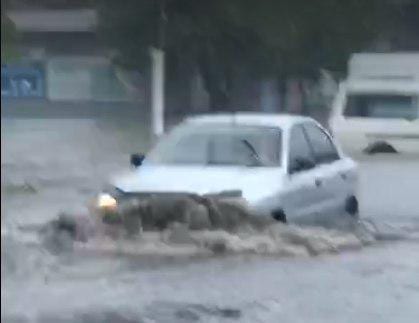 В Днепропетровской области затопило города: плавали и машины, и люди (Видео). Новости Днепра