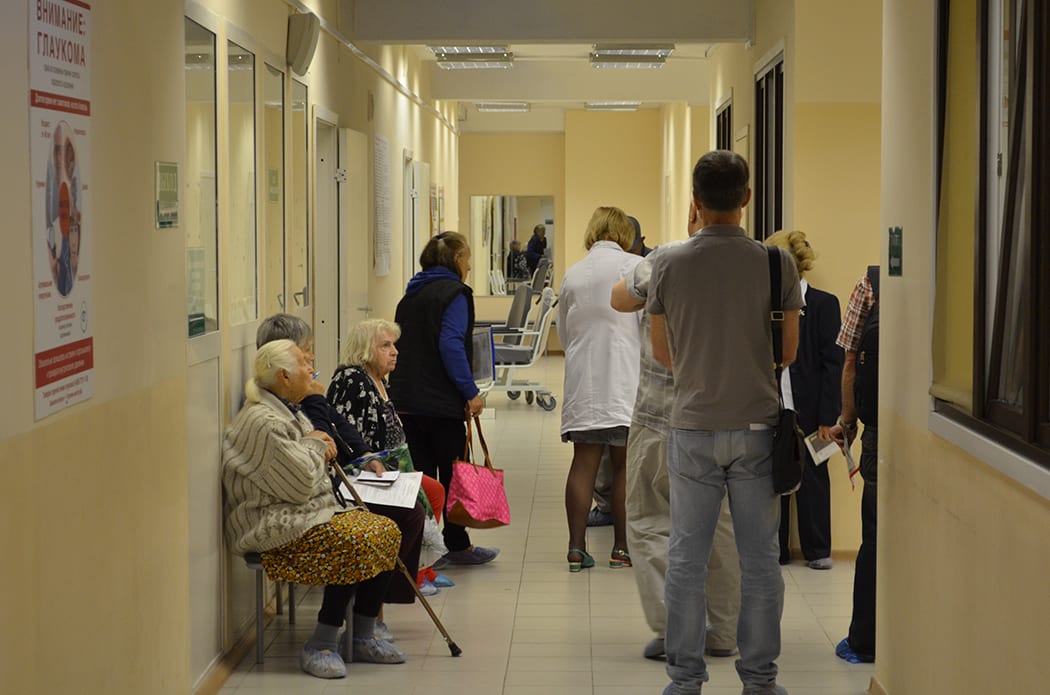 Под Днепром неадекватный мужчина парализовал работу больницы (Фото). Новости Днепра