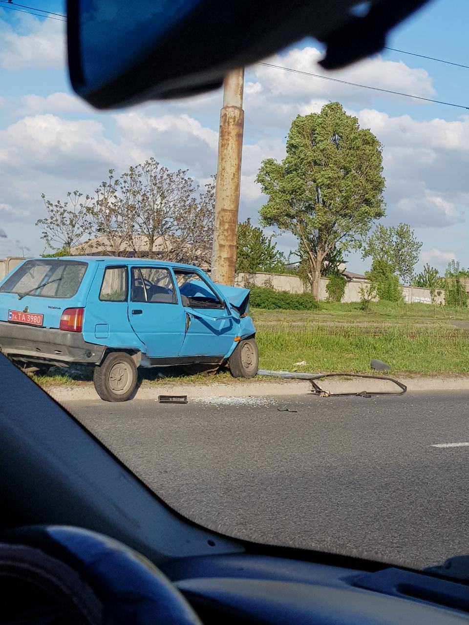 ДТП на Кайдакском мосту в Днепре: машина влетела в столб (Фото). Новости Днепра