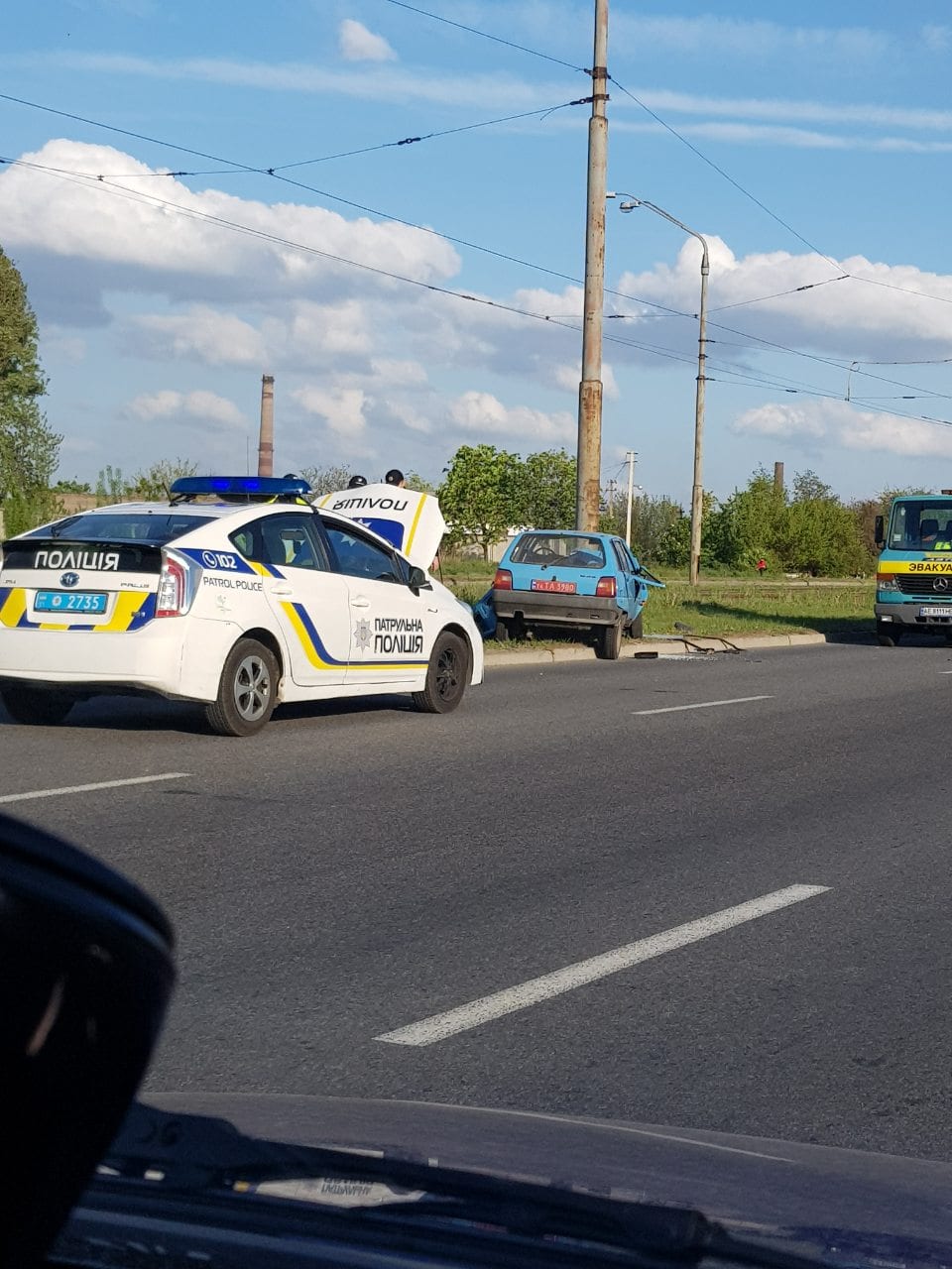 ДТП на Кайдакском мосту в Днепре: машина влетела в столб (Фото). Новости Днепра