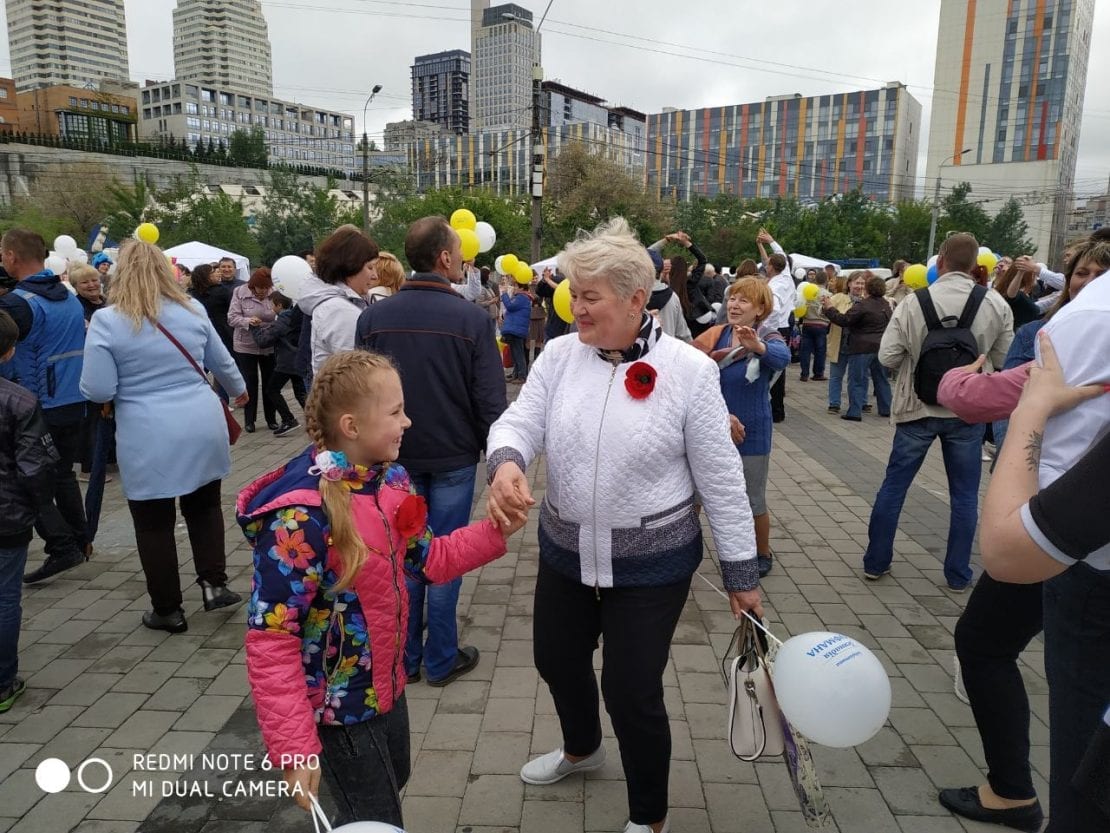 В Днепре на 9 мая около 200 пар танцевали «Вальс життя» под открытым небом (Фото, видео). Новости Днепра