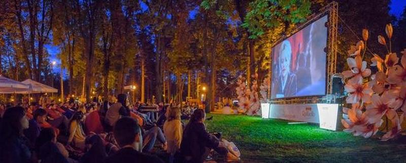 В парке «Зеленый Гай» открылся кинотеатр под открытым небом. Новости Днепра