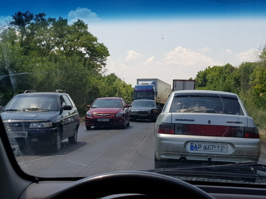 По дороге на Кирилловку образовались многокилометровые заторы: причины (Фото). Новости Днепра