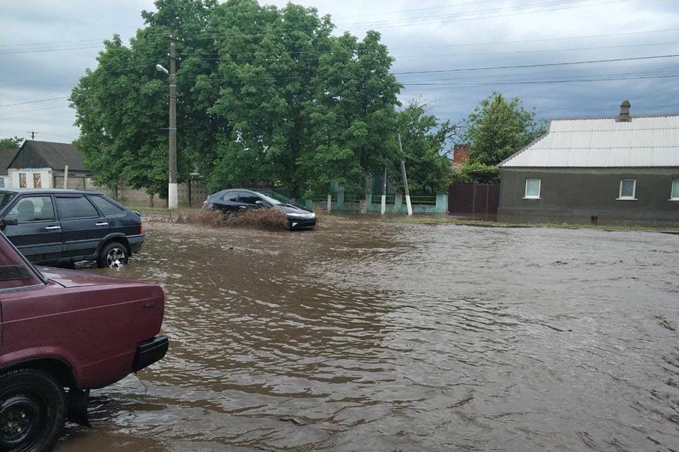 Плавают машины, собаки и люди: под Днепром затопило село (Фото). Новости Днепра