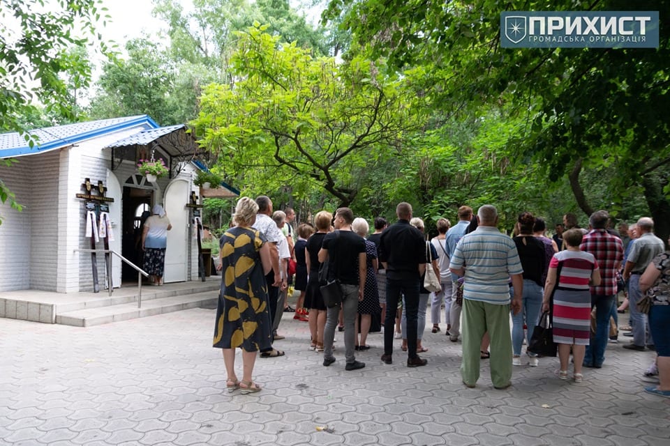 Весь город в Днепропетровской области хоронил молодую семью, погибшую по дорогу на море (Фото). Новости Днепра