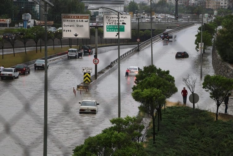 В Турции страшный потоп уносит жизни: водой залито все (Фото, видео). Новости Днепра
