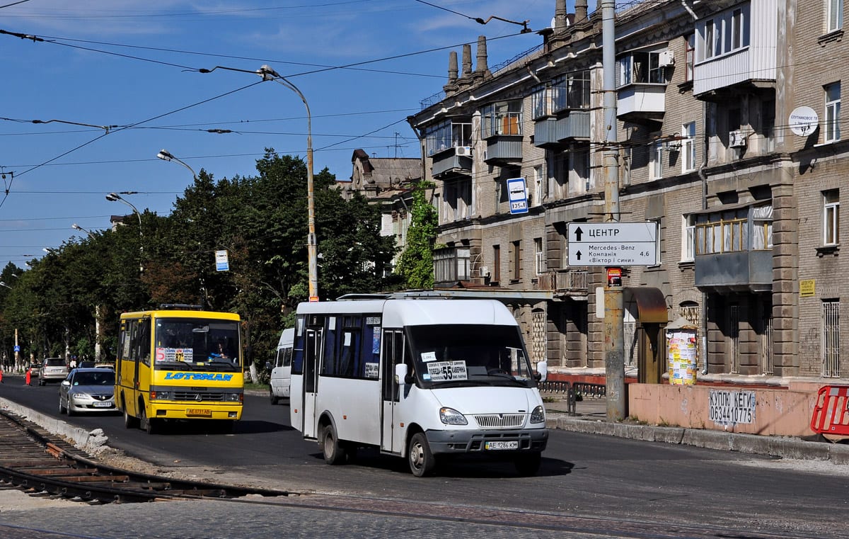 Разбил головой лобовое стекло: в Днепре поездка в 55-й маршрутке обернулась серьезной травмой. Новости Днепра