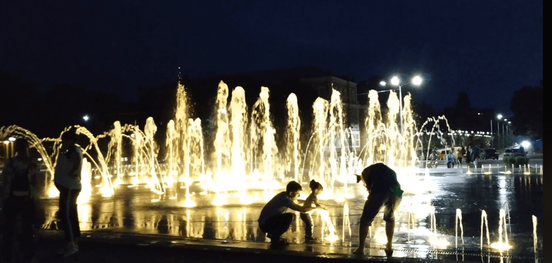 Светомузыкальный фонтан под Днепром завораживает всех своей красотой (Видео). Новости Днепра