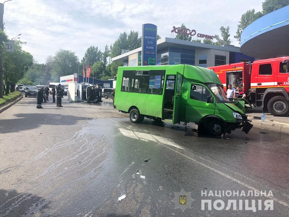 Жуткое ДТП с маршруткой: 15 человек пострадали в аварии в Харькове (Фото). Новости Днепра