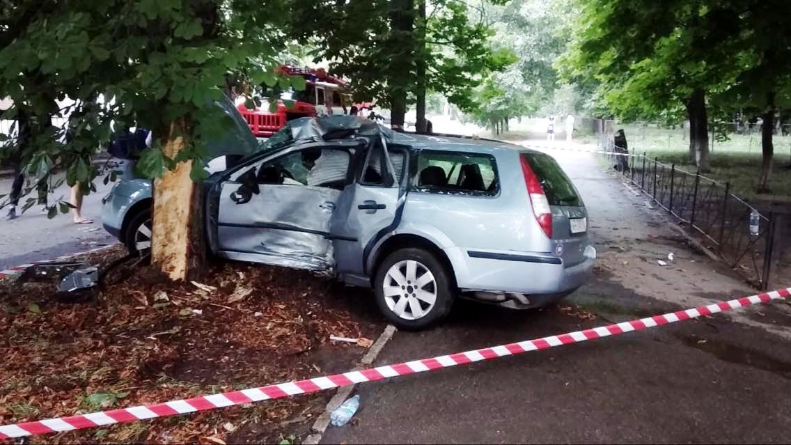 Трагедия для всего города: под Днепром в страшном ДТП погибли 2 человека, еще 4 в реанимации. Новости Днепра