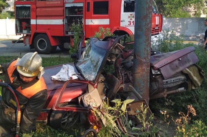 Страшная авария под Днепром: водителя из обломков автомобиля «вырезали» спасатели (Фото). Новости Днепра