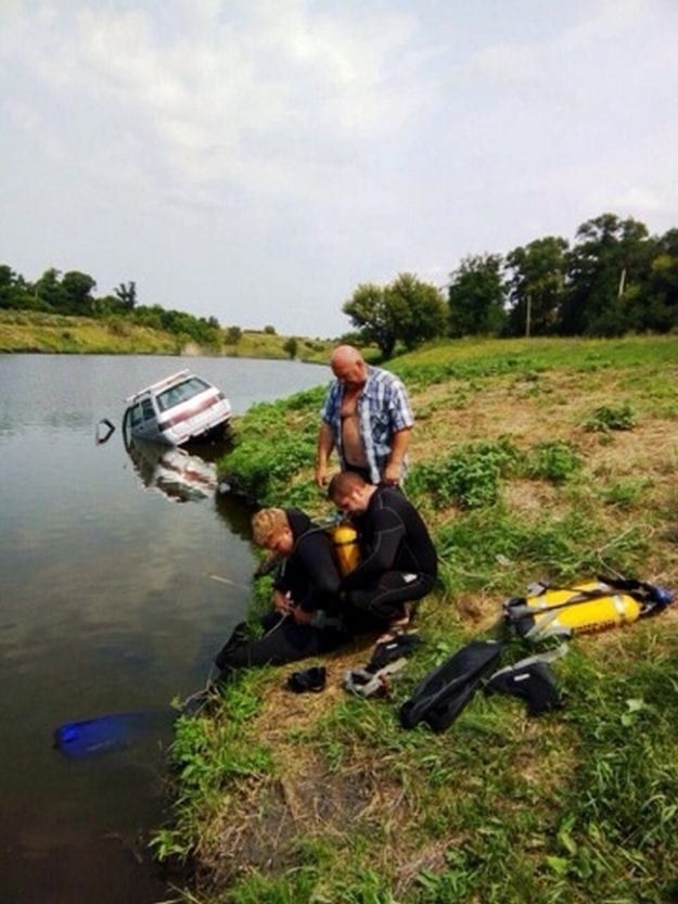 Заехал на машине в озеро и пошел купаться: под Днепром при загадочных обстоятельствах утонул мужчина. Новости Днепра