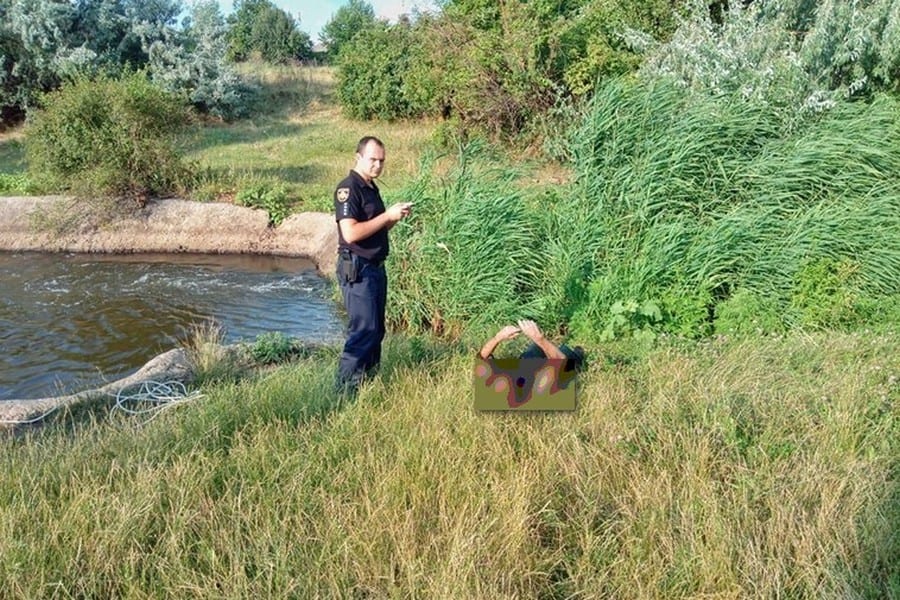 ÐÐ¾Ð´ ÐÐ½ÐµÐ¿ÑÐ¾Ð¼ Ð´ÐµÑÐ¸ ÐºÑÐ¿Ð°Ð»Ð¸ÑÑ Ð² Ð±Ð°ÑÑÐµÐ¹Ð½Ðµ Ñ ÑÑÑÐ¿Ð¾Ð¼ (ÑÐ¾ÑÐ¾). ÐÐ¾Ð²Ð¾ÑÑÐ¸ ÐÐ½ÐµÐ¿ÑÐ°