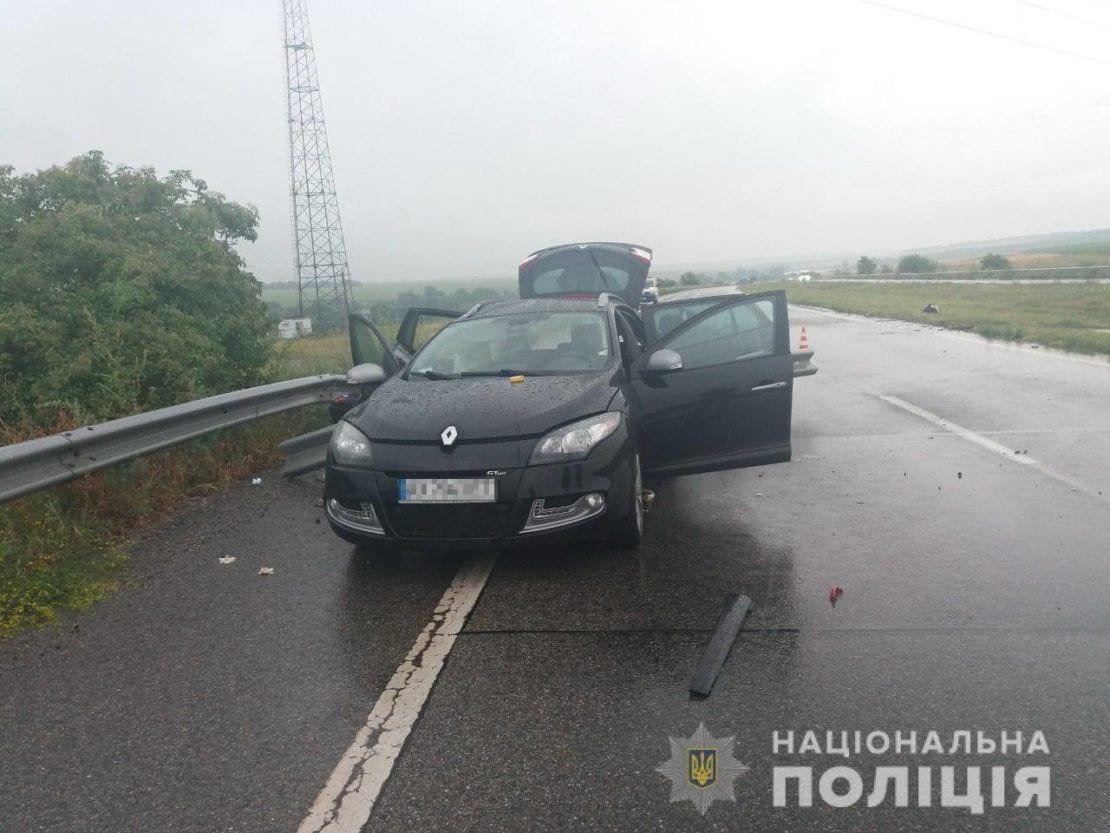 Авто пробило насквозь отбойником: в страшном ДТП погибла 9-летня девочка (Фото). Новости Днепра